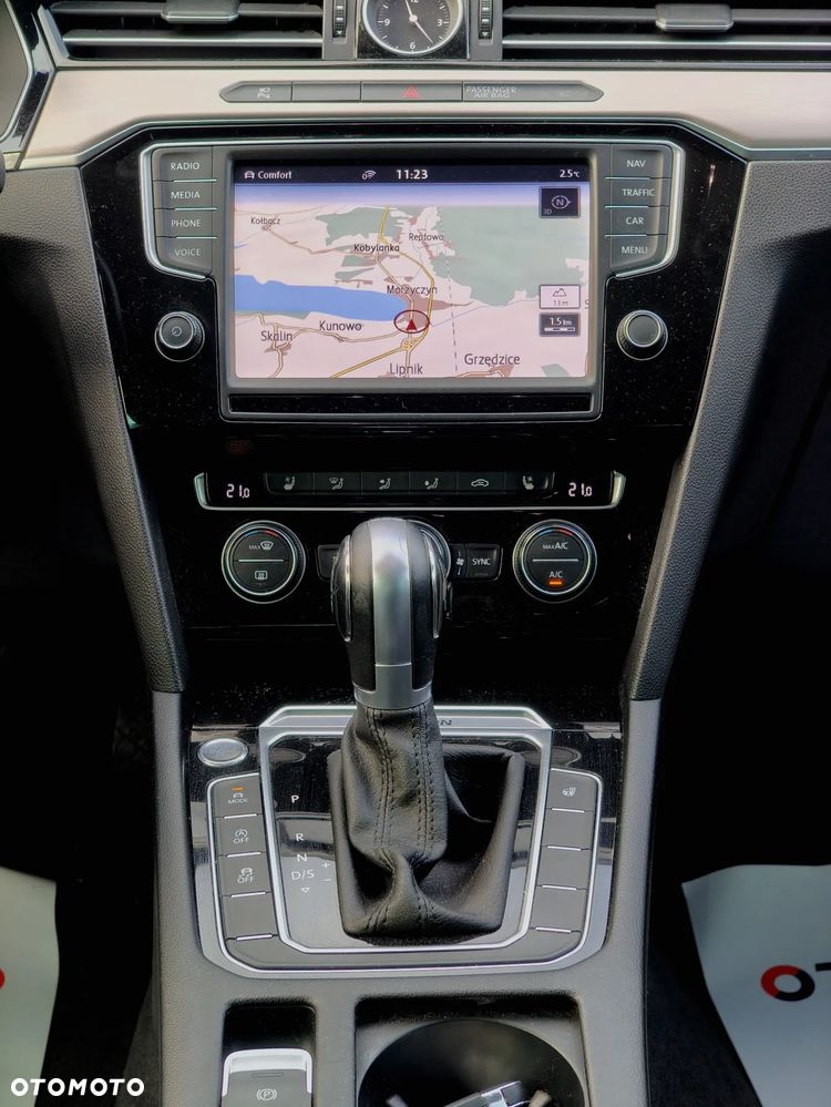 Volkswagen Passat - 19