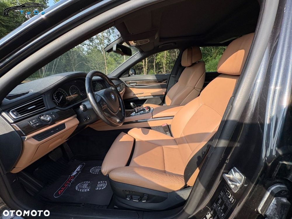 BMW Seria 7 750i L xDrive - 17