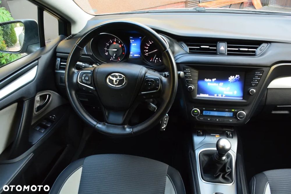 Toyota Avensis Touring Sports 1.8 Comfort - 23