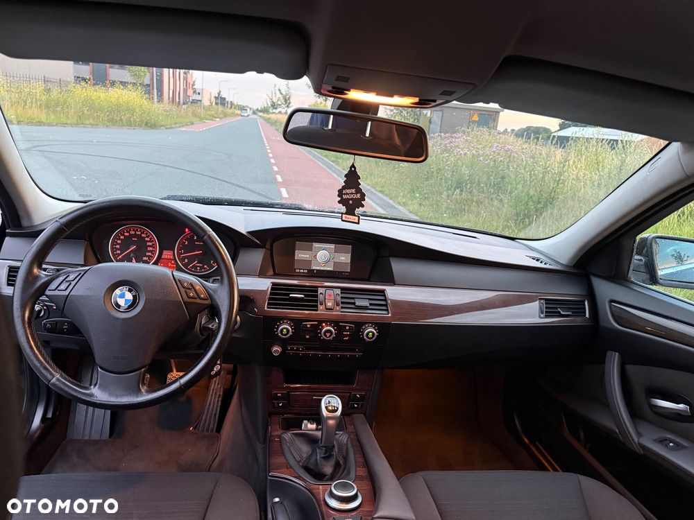 BMW Seria 5 523i - 12