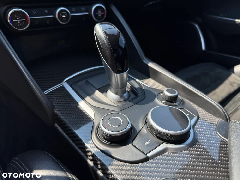 Alfa Romeo Giulia 2.2 D Turbo Veloce TI Q4 - 24