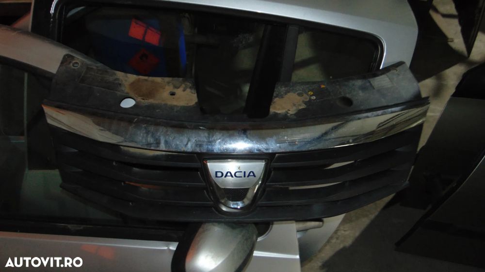 Grila bara fata Dacia Sandero an 2008-2012 - 3