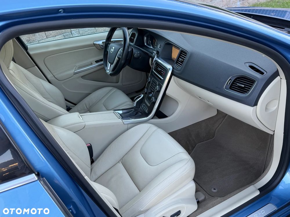 Volvo V60 D6 Plug-In-Hybrid AWD Geartronic Summum - 10