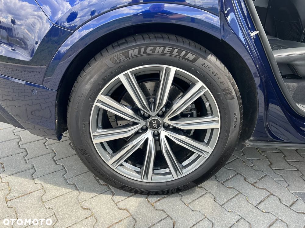 Audi SQ8 - 8