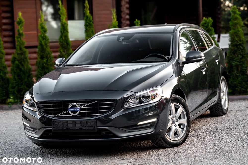 Volvo V60 D4 AWD Geartronic Momentum - 1