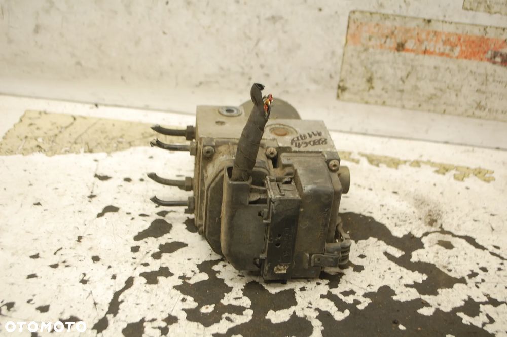 POMPA ABS + STEROWNIK 8E0614111AP VW PASSAT B5 2.8 1.6 1.8 AUDI A6 C5 - 1