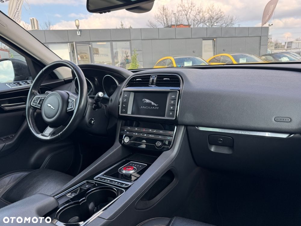 Jaguar F-Pace 20d AWD Prestige - 14