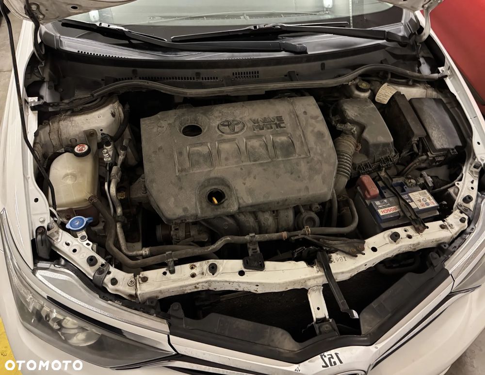 Toyota Auris 1.6 Premium - 19