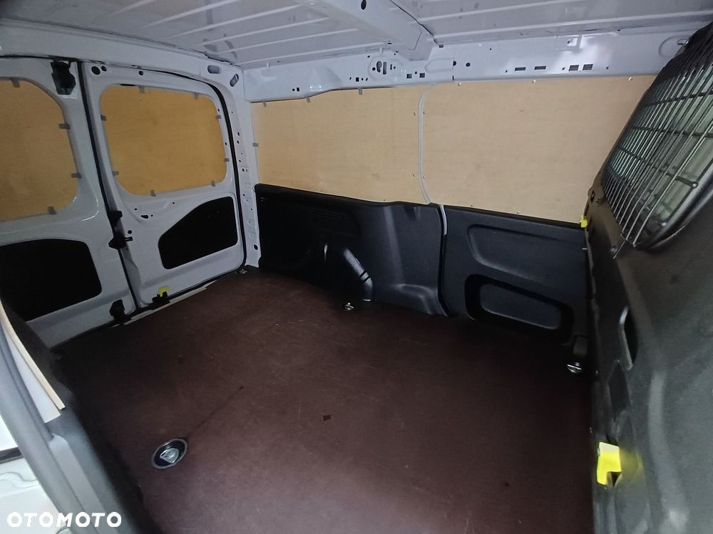 Peugeot Partner - 32