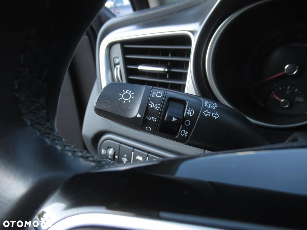 Kia Ceed 1.5 T-GDI M - 12