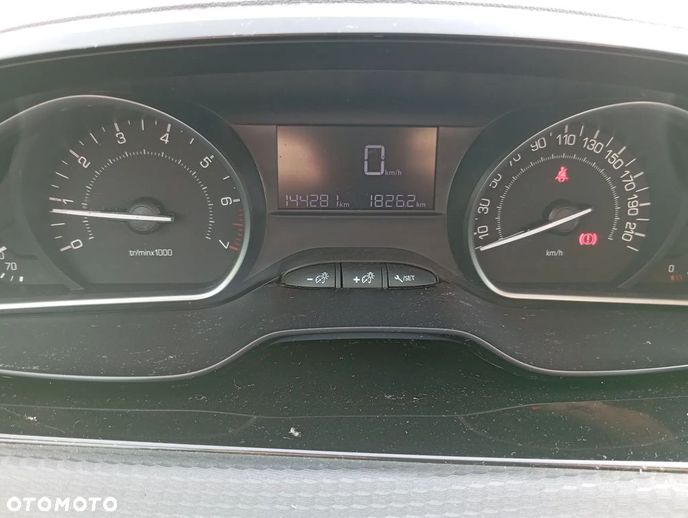 Peugeot 2008 1.2 Pure Tech Active EU6 - 11