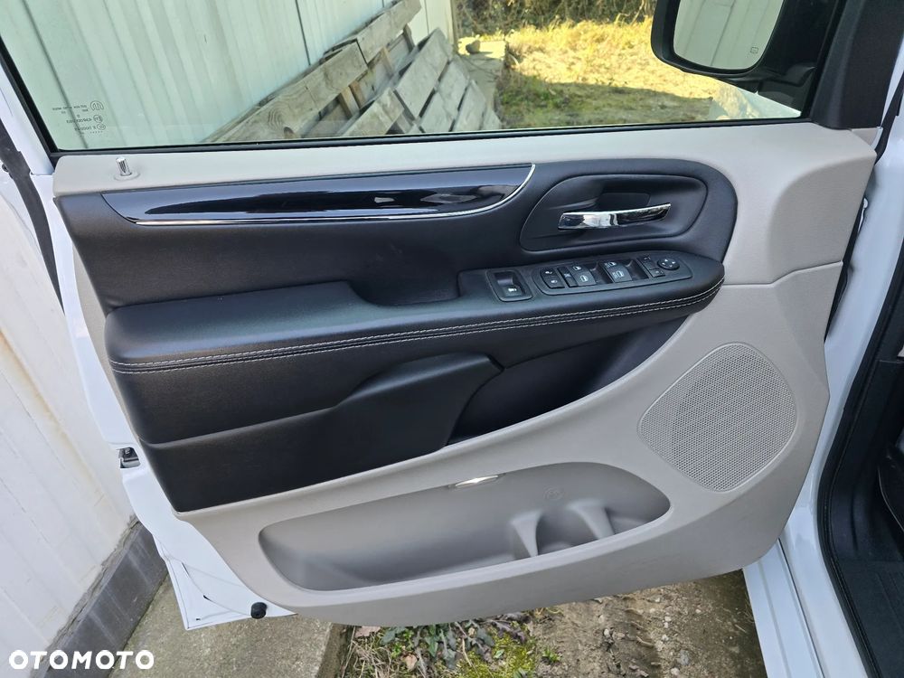 Dodge Grand Caravan - 29