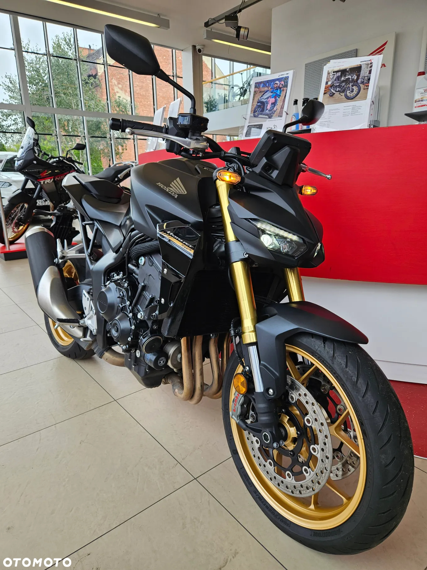 Honda CB - 12