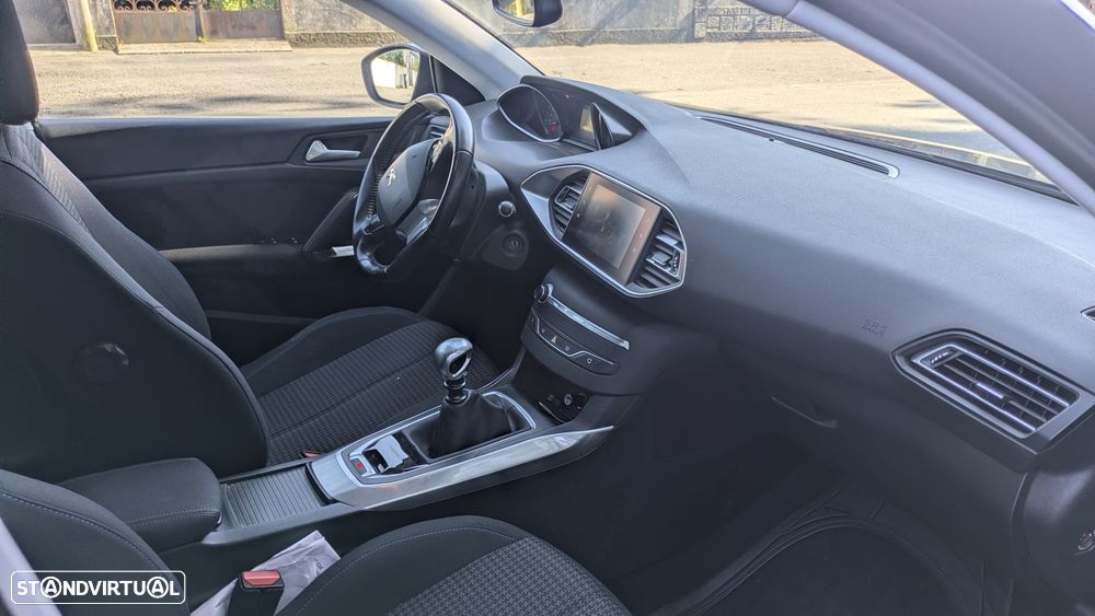 Peugeot 308 SW 1.2 PureTech Style J17 - 23
