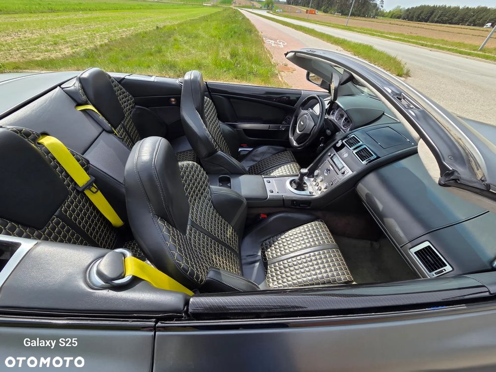 Aston Martin DB9 - 8