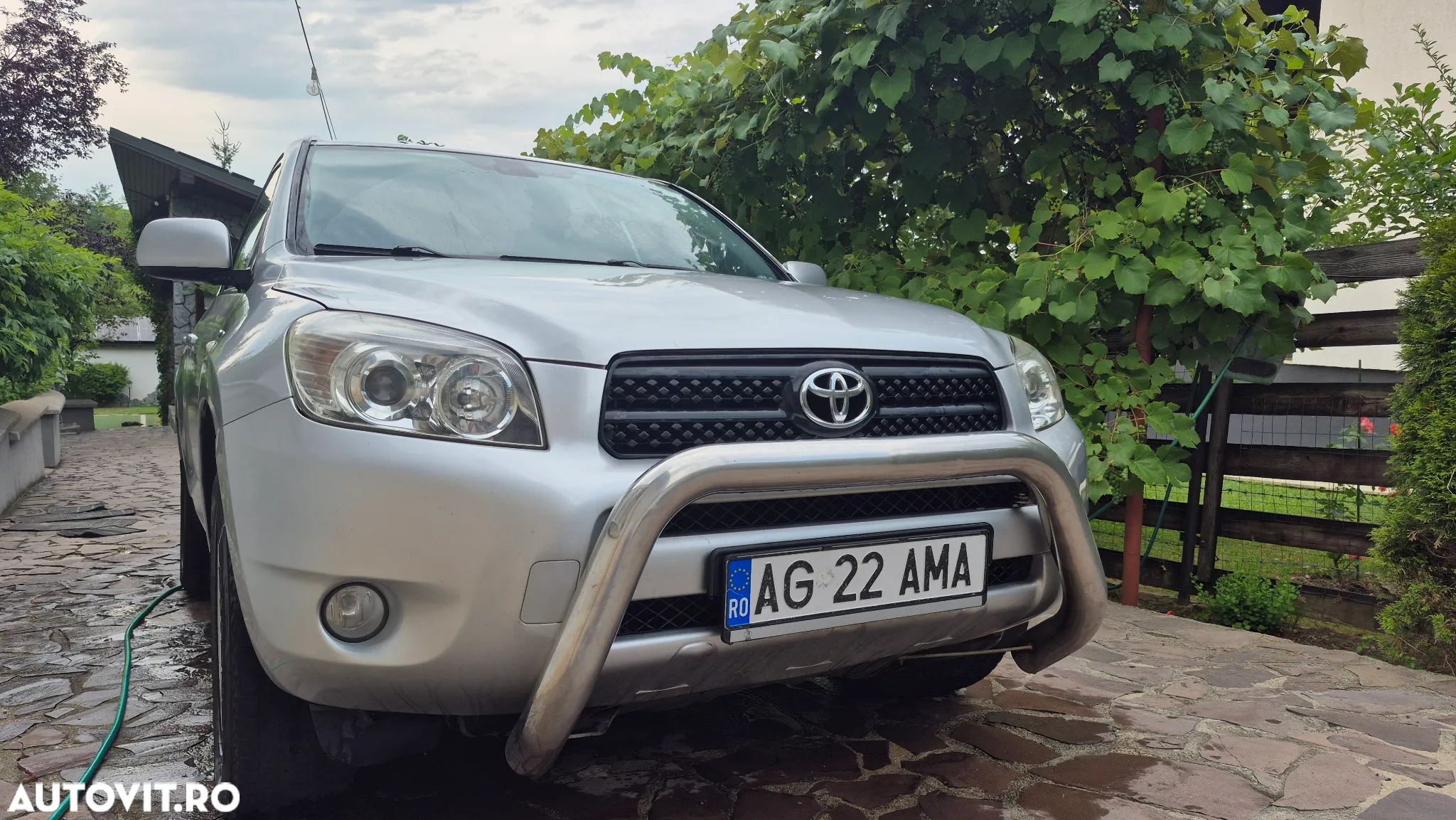 Toyota RAV4 2.2 D-4D Luxury - 1