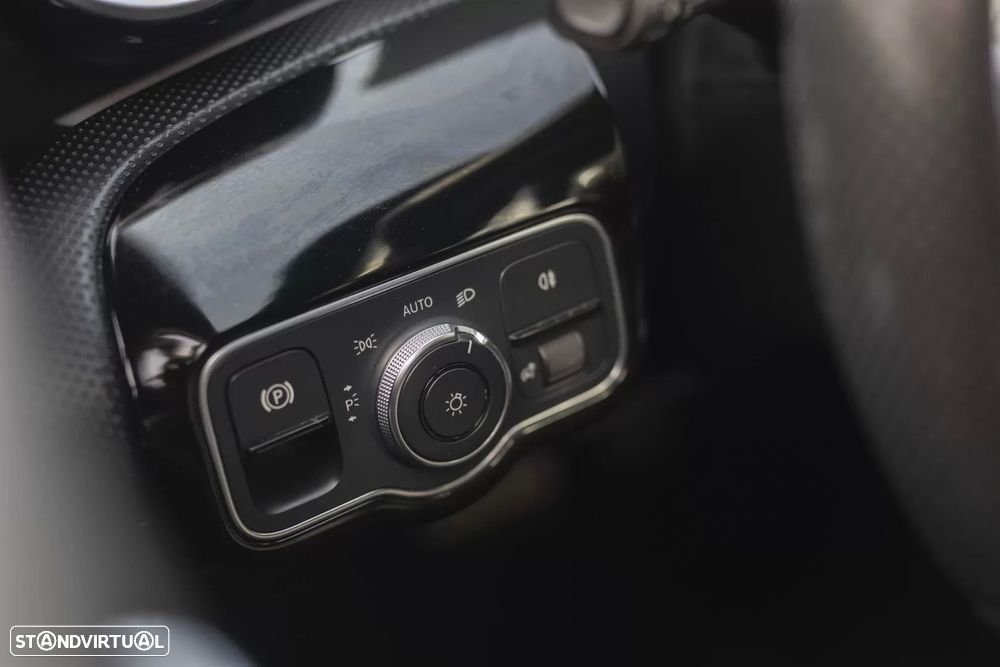 Mercedes-Benz A 250 7G-DCT AMG Line - 17