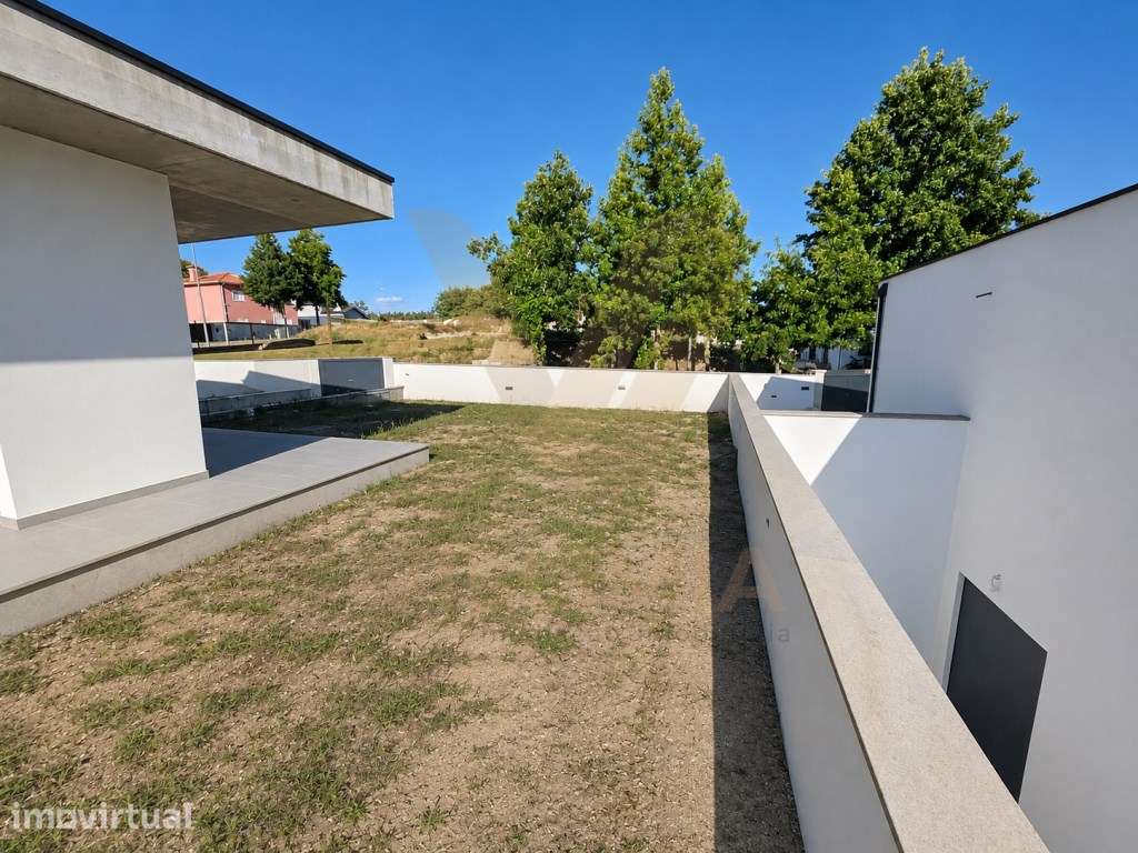 Moradia T4 Nova | Arcos de Valdevez - Grande imagem: 3/32