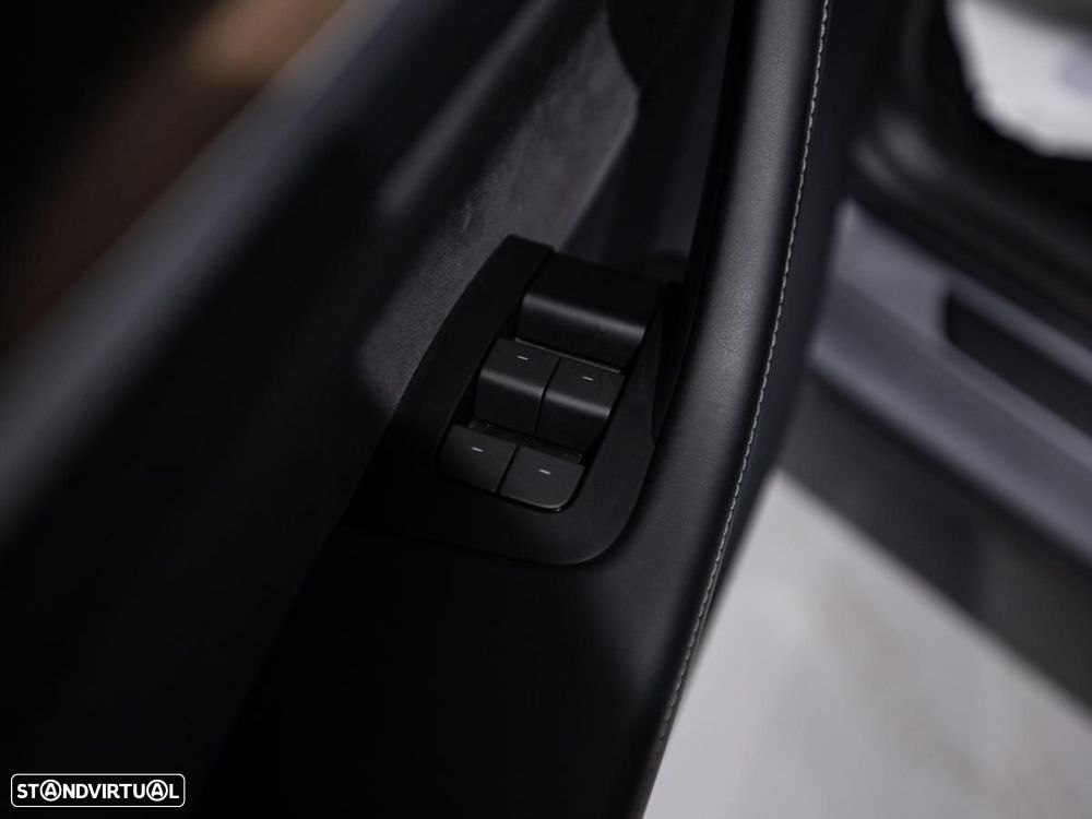 Tesla Model Y Performance Tração Integral - 18