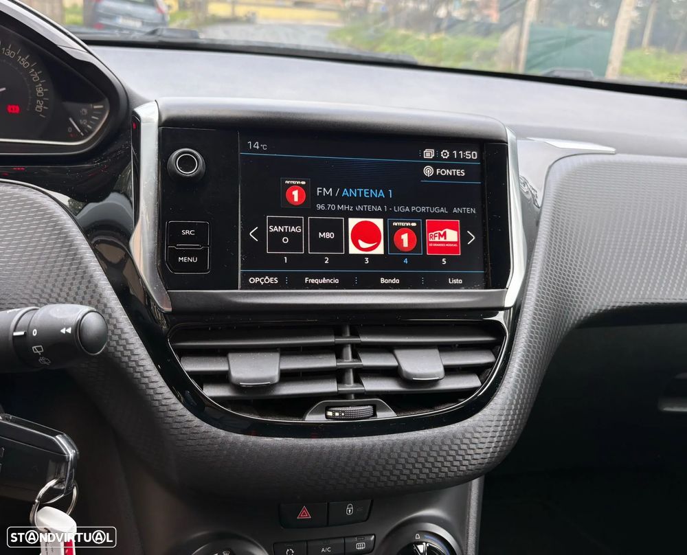 Peugeot 208 1.2 PureTech Signature - 29