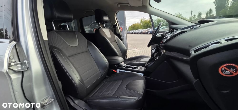 Ford Kuga 2.0 TDCi 4x4 Titanium - 37