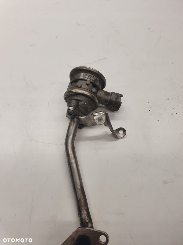 ZAWÓR EGR PRAWY AUDI A6 C6 A8 4.2 BVJ 079131101H - 2