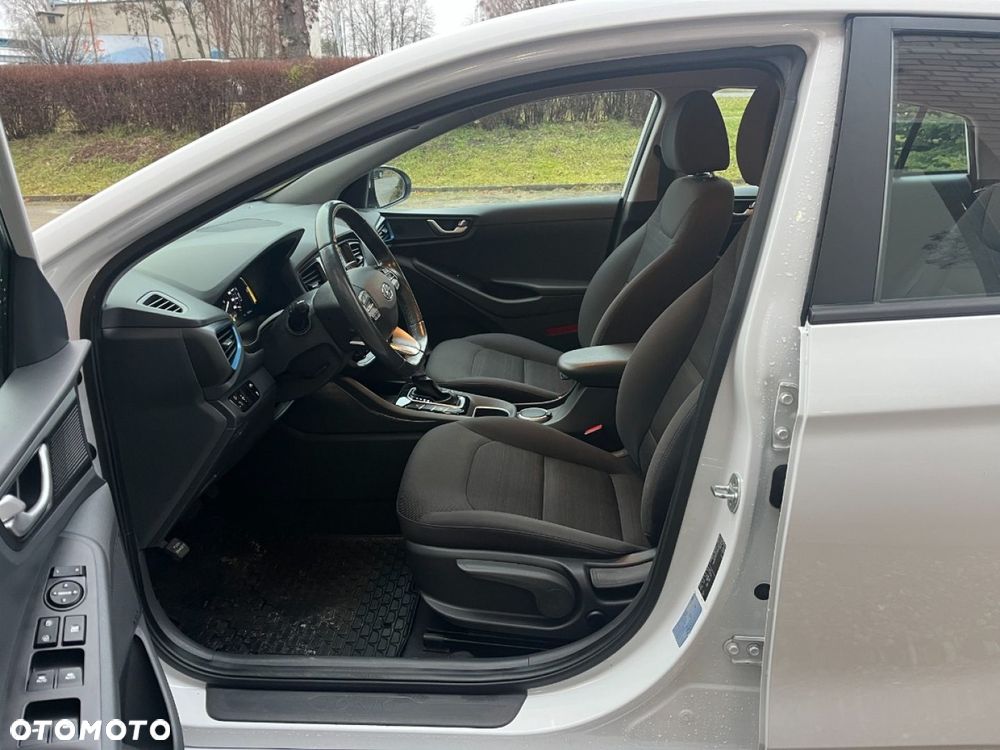 Hyundai IONIQ - 16