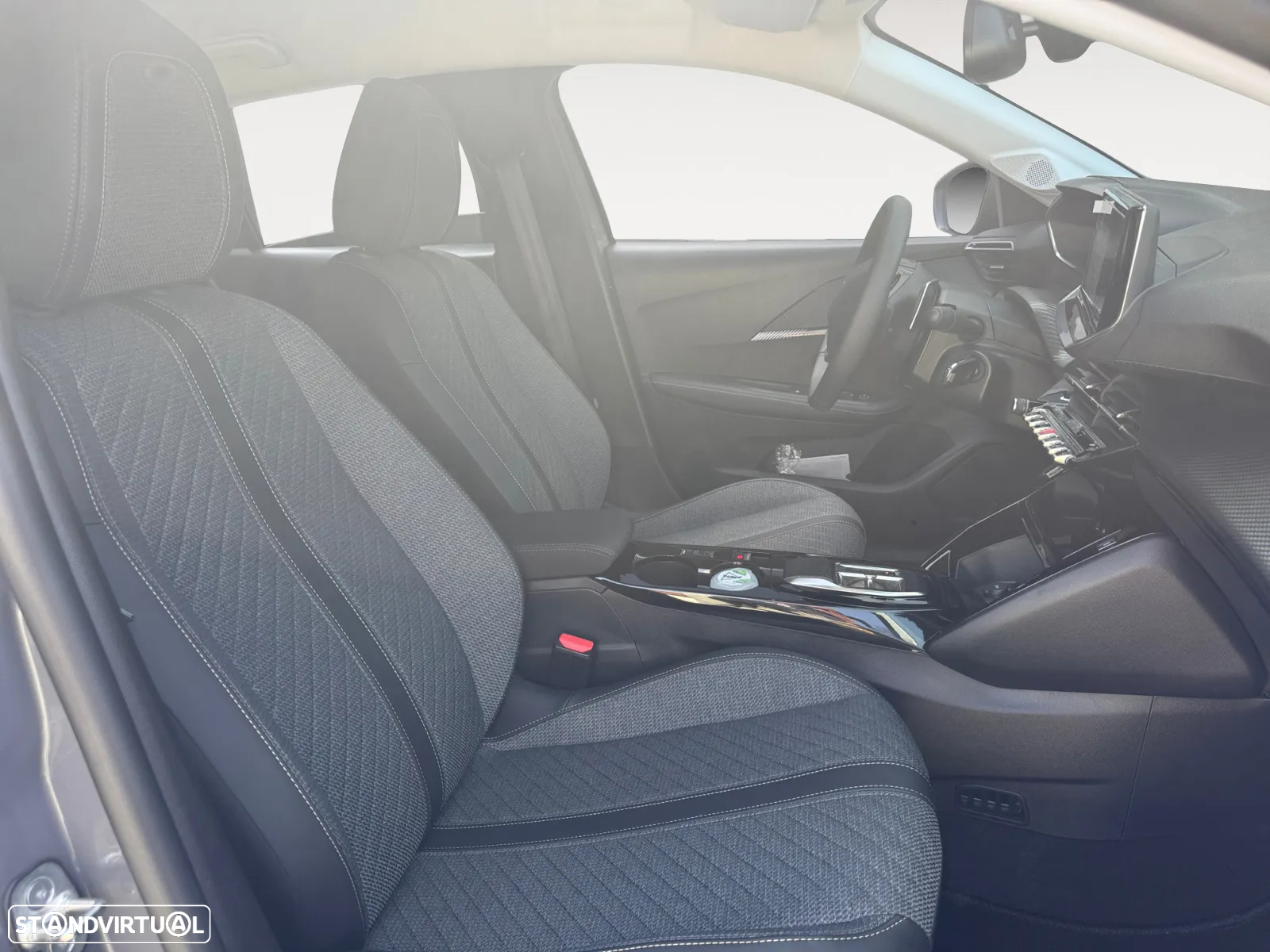 Peugeot 208 1.2 Hybrid Allure e-DCS6 - 14