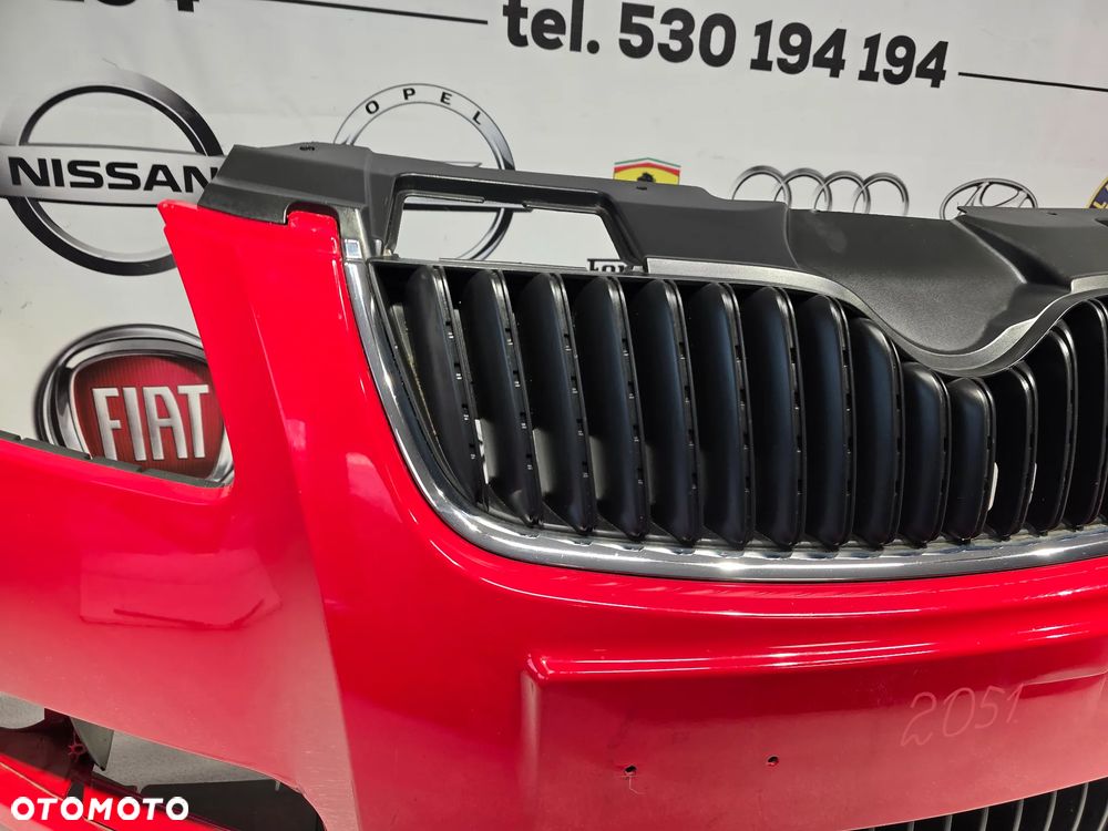 SKODA ROOMSTER / FABIA II 07-10 5J0 ZDERZAK PRZEDNI PRZÓD ŁADNY KOLOR CZERWONY + ATRAPA + KRATKA NR 5J0807221 NR AUKCJI NZ2051 - 19