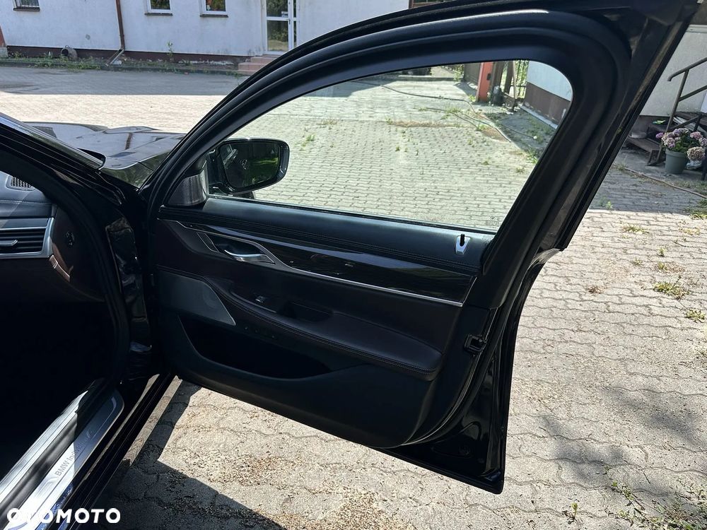 BMW Seria 7 740Le xDrive iPerformance - 17