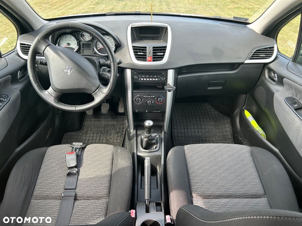 Peugeot 207 1.6 - 9
