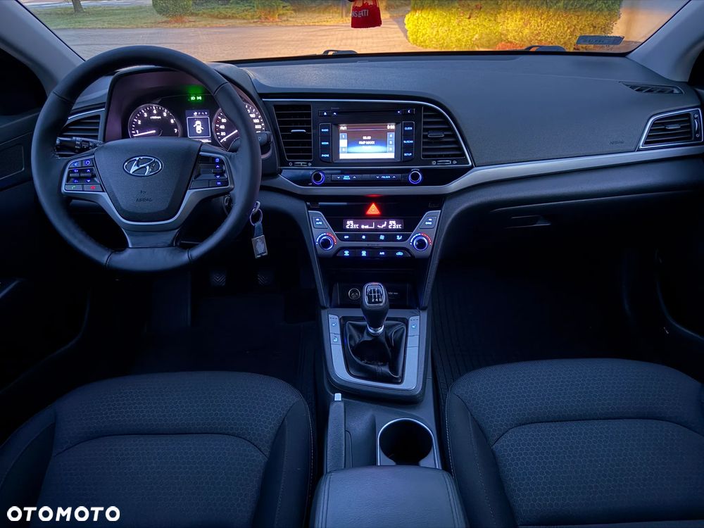 Hyundai Elantra 1.6 Comfort - 6