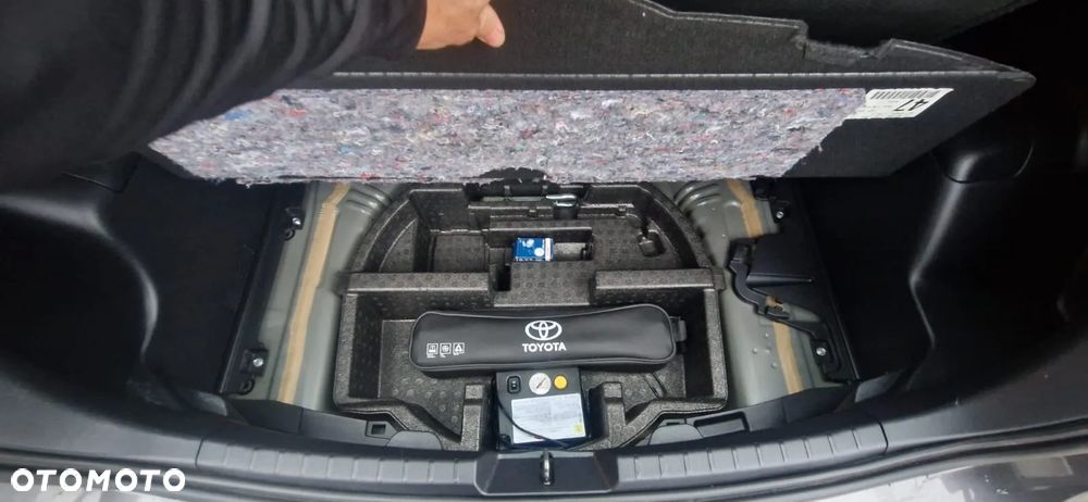 Toyota Yaris 1.5 VVT-i Team Deutschland - 13