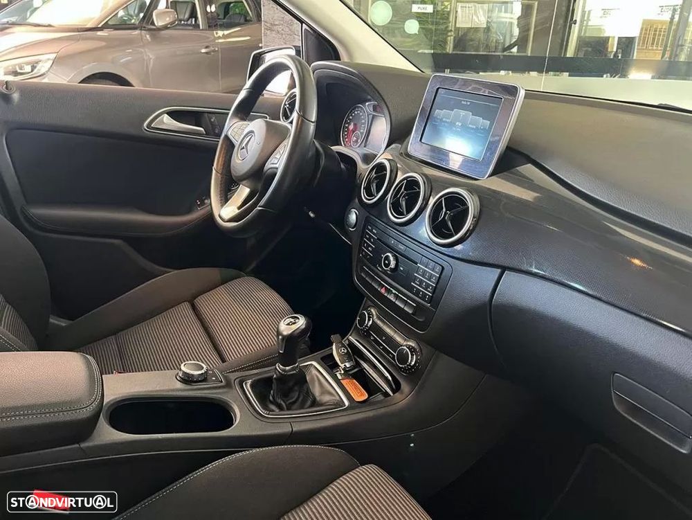 Mercedes-Benz B 180 - 16