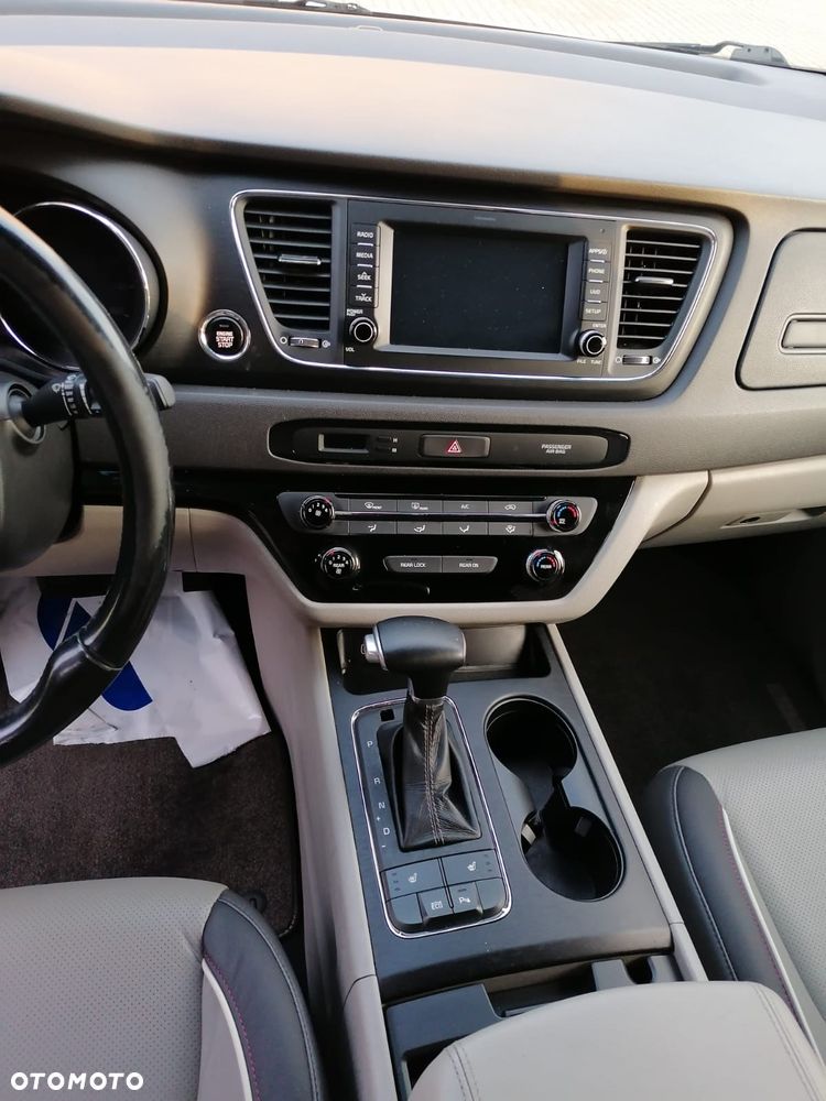 Kia Sedona 3.8 V6 EX - 25
