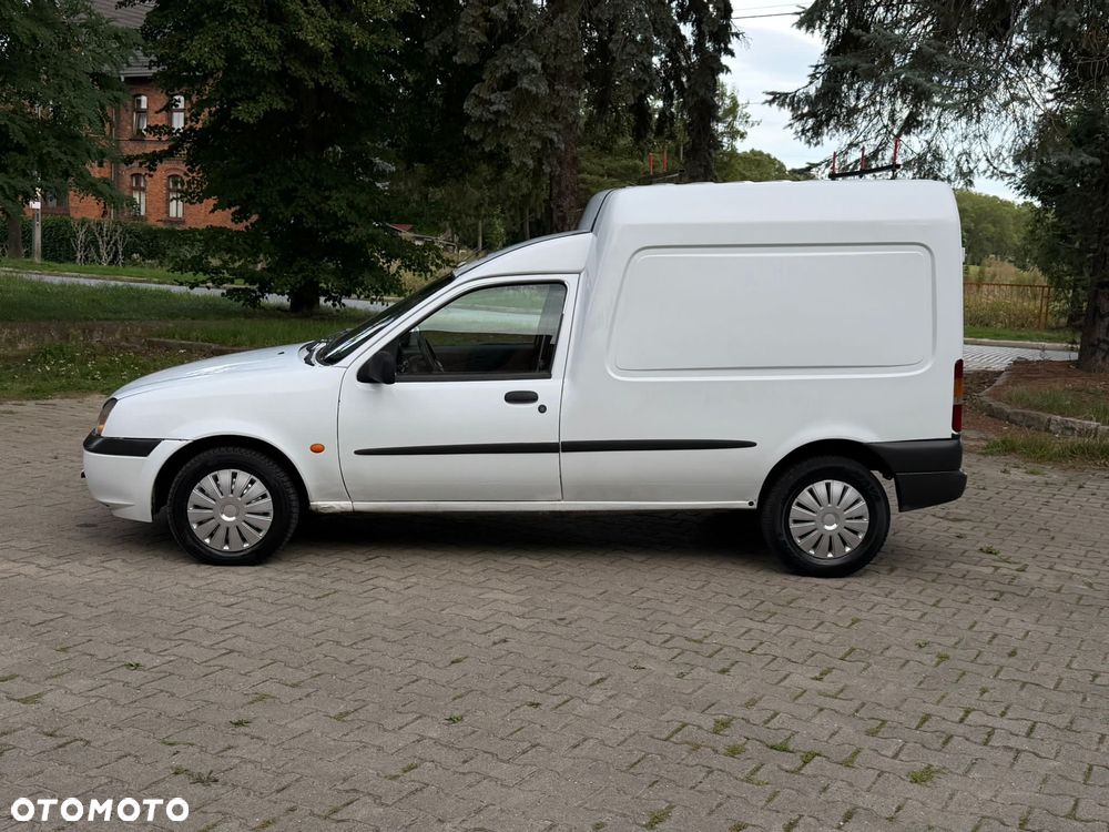 Ford Courier - 2