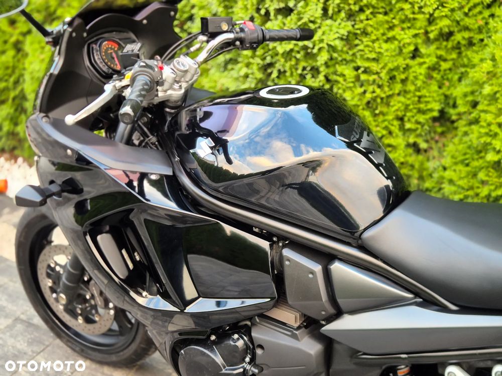 Suzuki GSX - 19