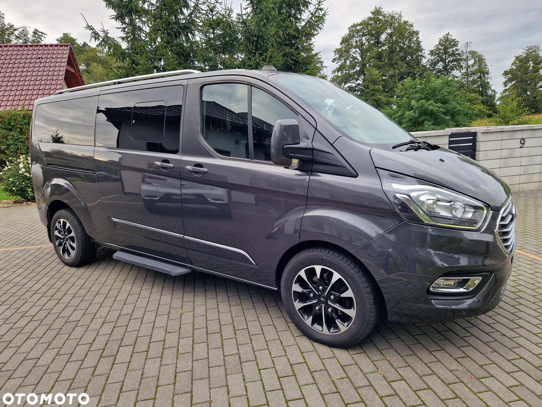 Ford Tourneo Custom - 12