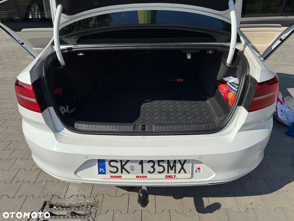 Volkswagen Passat 2.0 TDI SCR Comfortline - 3