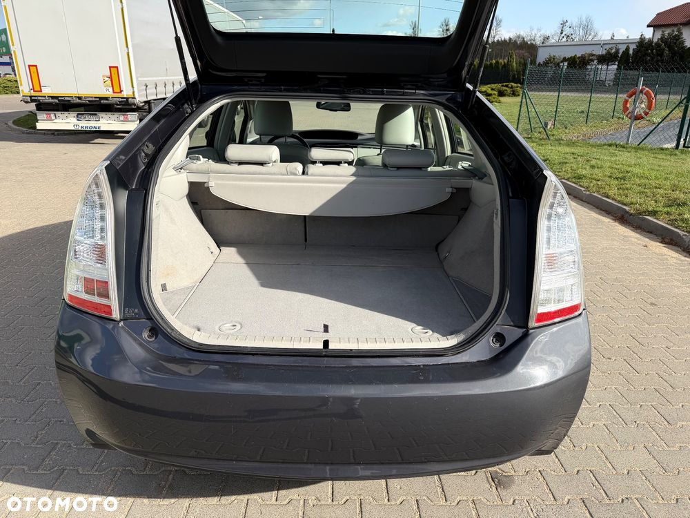 Toyota Prius 1.8 HSD Prestige - 26