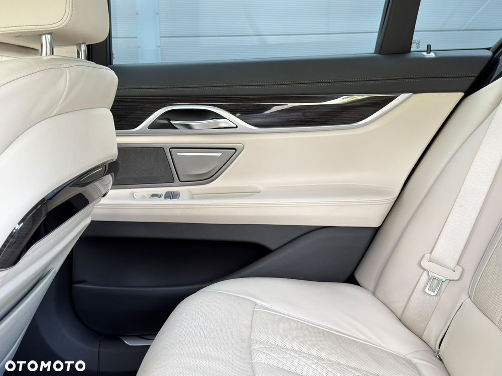 BMW Seria 7 - 22