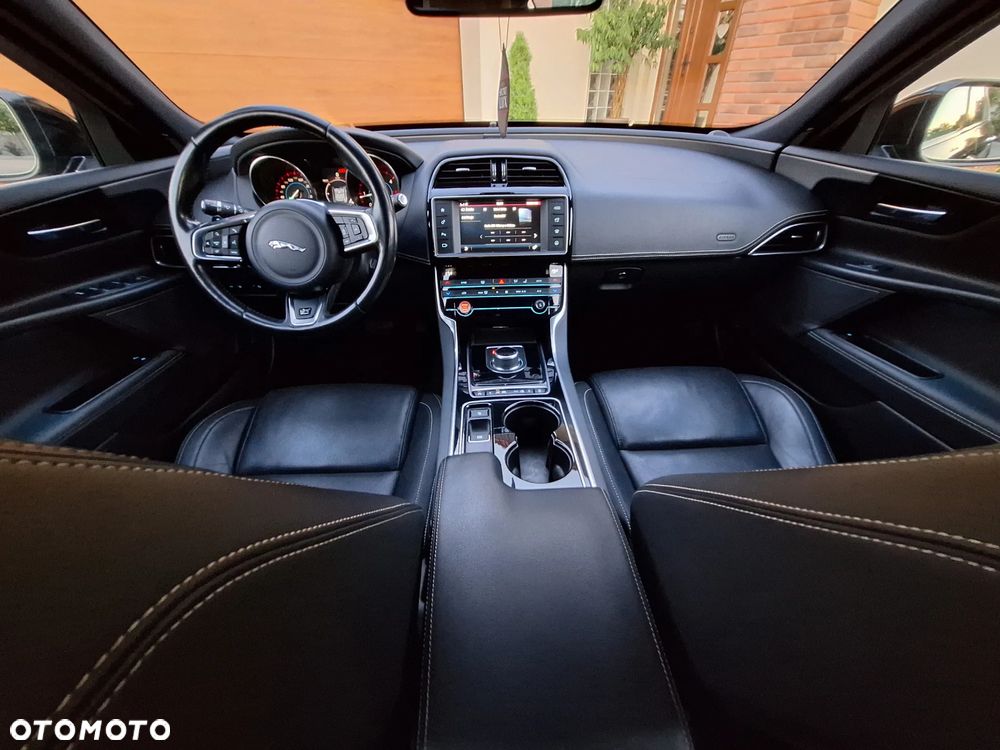 Jaguar XE 20d R-Sport - 15