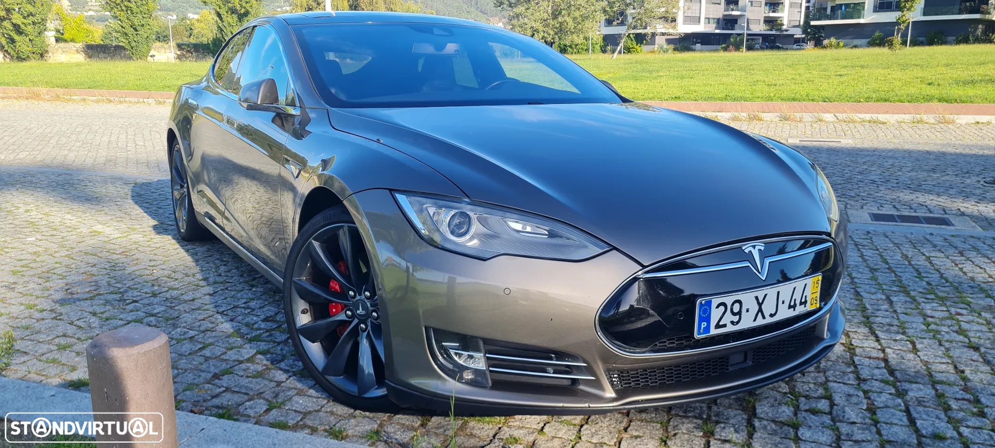 Tesla Model S - 1
