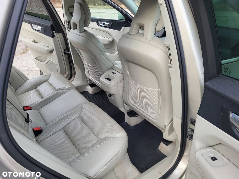 Volvo XC 60 D5 AWD Inscription - 11