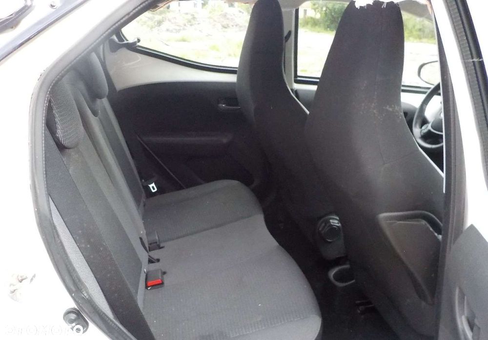 Toyota Aygo x-play - 15