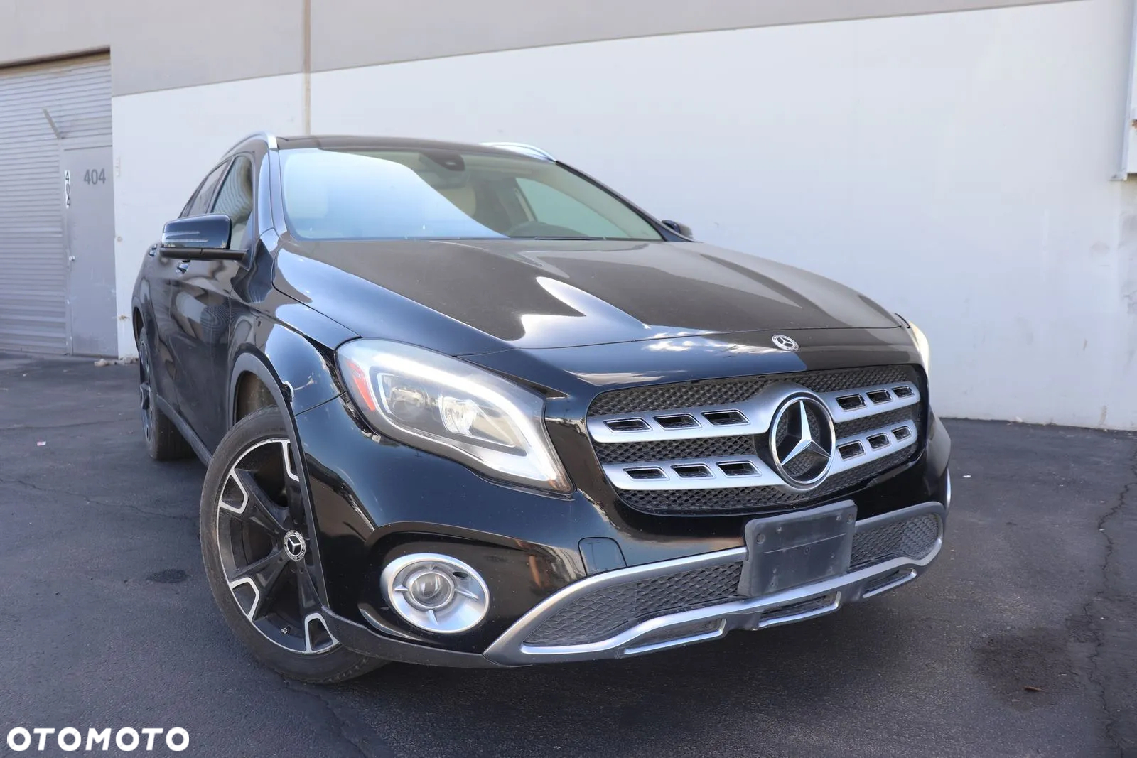 Mercedes-Benz GLA - 4