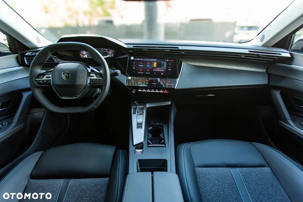 Peugeot 408 HYBRID 145 e-DSC6 Allure - 24
