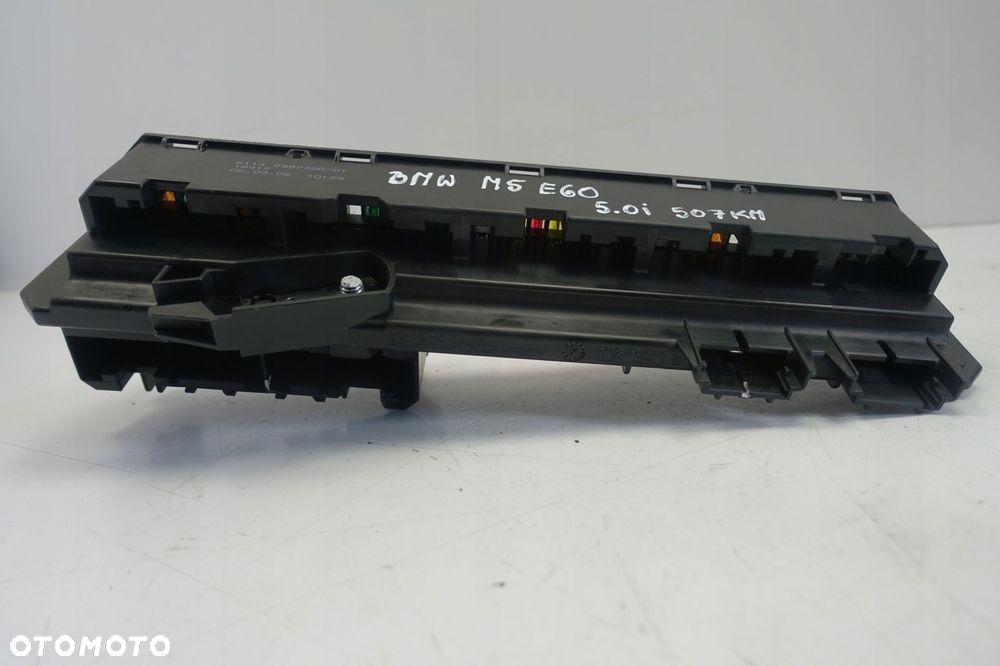 BMW E60 M5 5.0 V10 SKRZYNKA BEZPIECZNIKÓW 6957330 - 7