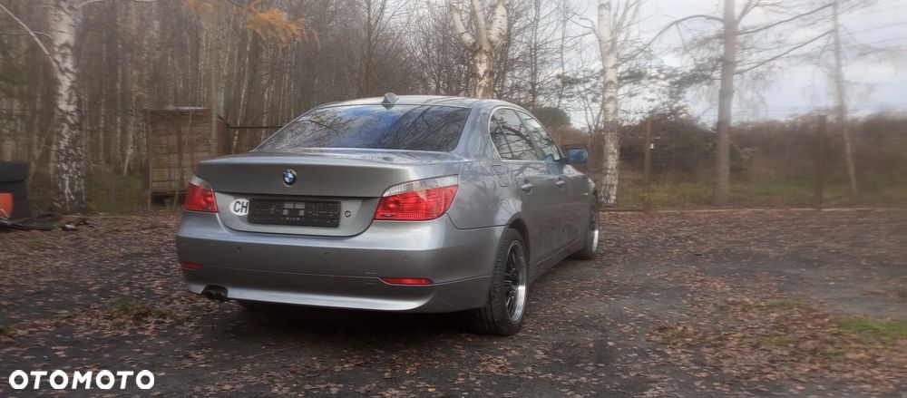 BMW Seria 5 525xi - 11