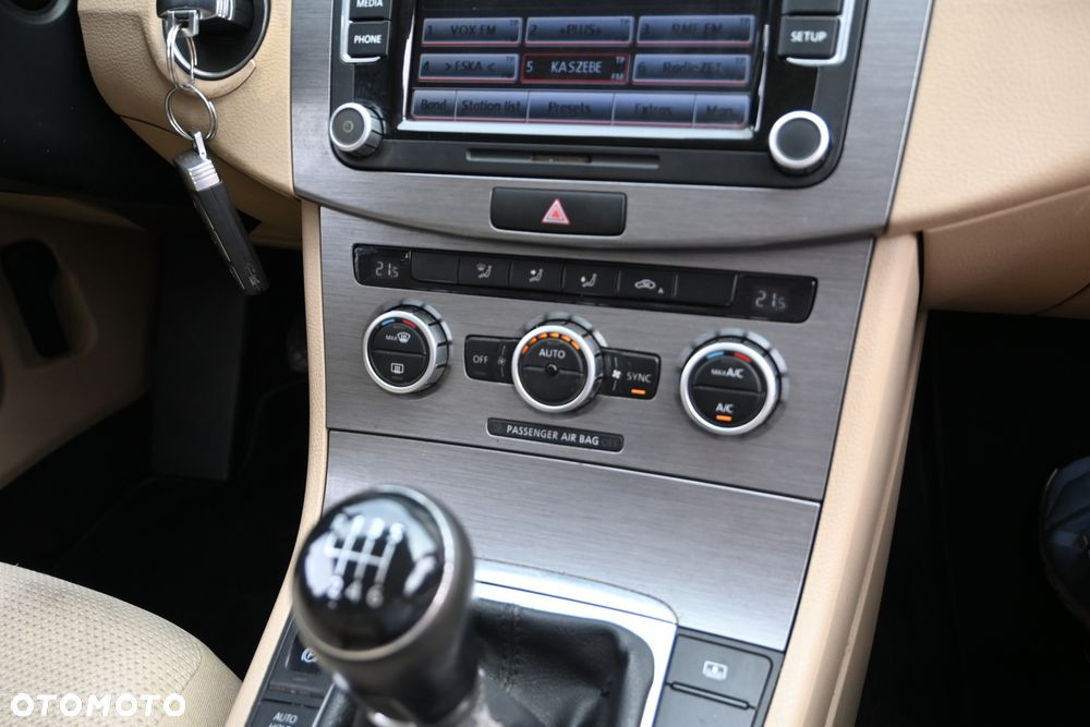 Volkswagen Passat 2.0 TDI Highline - 27